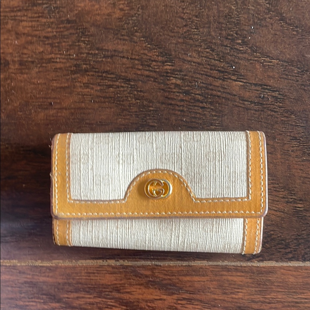 Vintage Gucci Cream and Tan Wallet key case - Picture 2 of 9